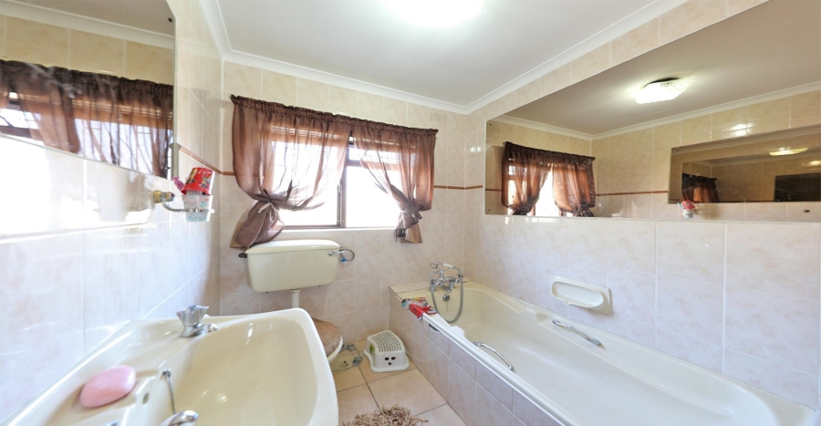 4 Bedroom Property for Sale in Panorama Western Cape